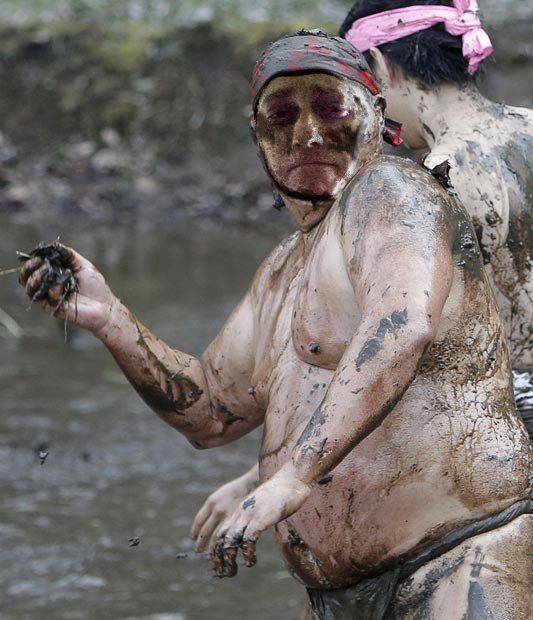 Lose the loincloth please... - Neal preparing to sling a whopper at Flu Pou Tou Eue, the captain of the Chinese team, in 2056. Neal claimed the extra weight gave him an advantage, but we think he just liked eating too much mud. And he never had an excuse for the loincloth...